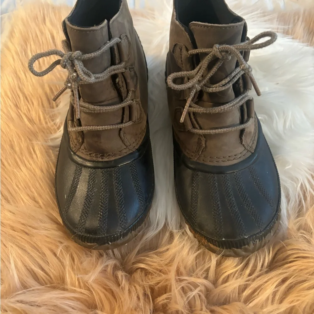 SOREL LADIES ANKLE BOOTS. - Picture 2 of 6